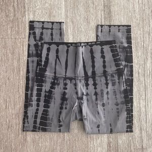 LULULEMON CROP LEGGINGS